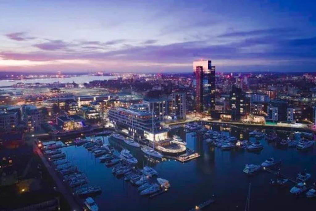 1-Bed Flat In Ocean Village سوثامبتون المظهر الخارجي الصورة